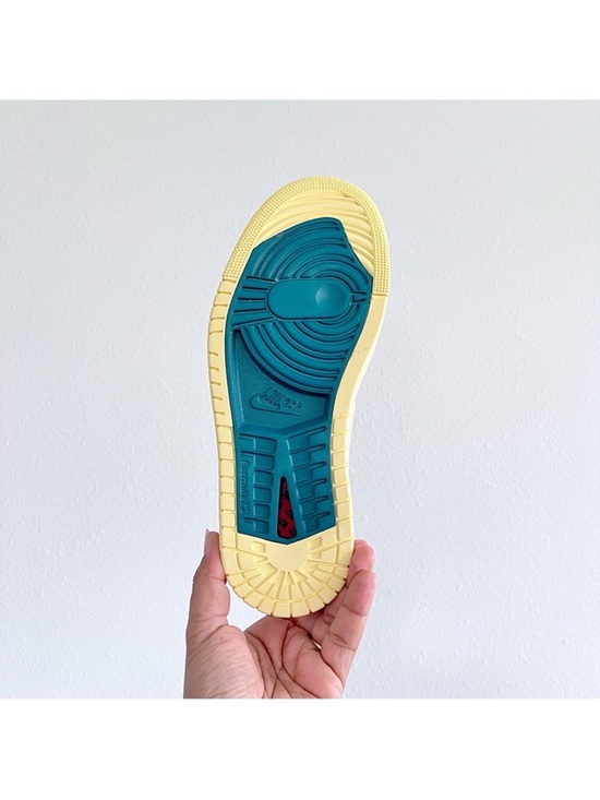 Nike Air Jordan 1 Zoom Air Comfort 2 High-Top Women’s Sneaker Size 9 - Picture 6 of 6